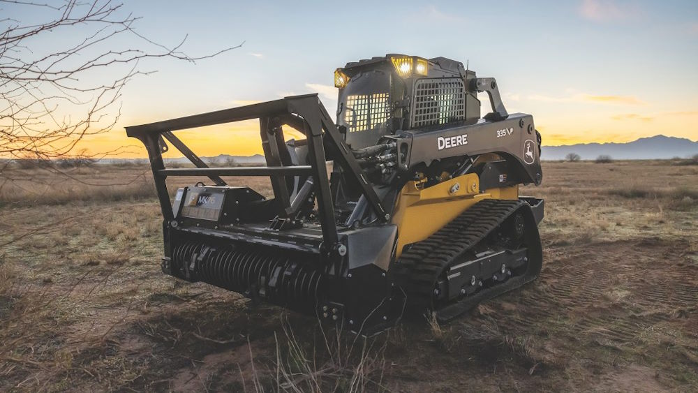 Мульчерная головка на мини погрузчике John Deere P-Tier