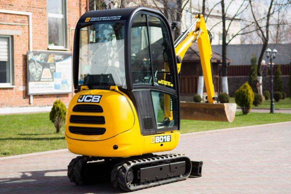 JCB 8016