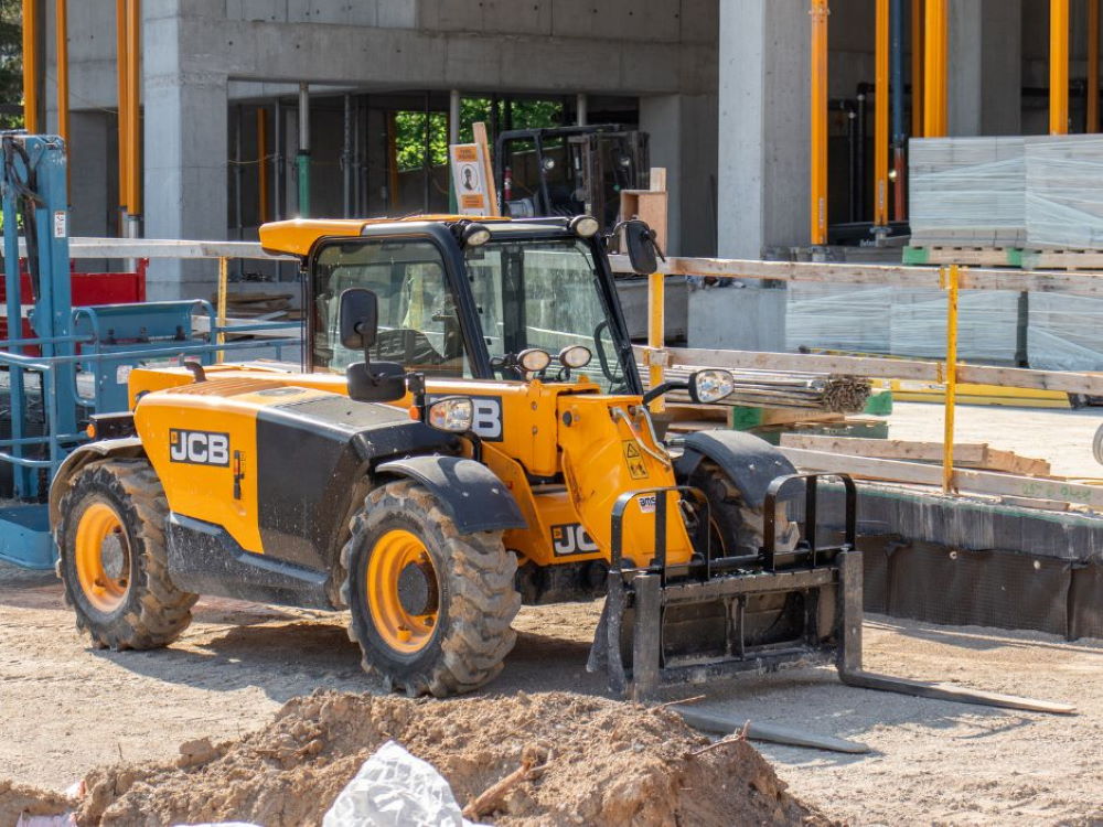 Телескопический погрузчик JCB