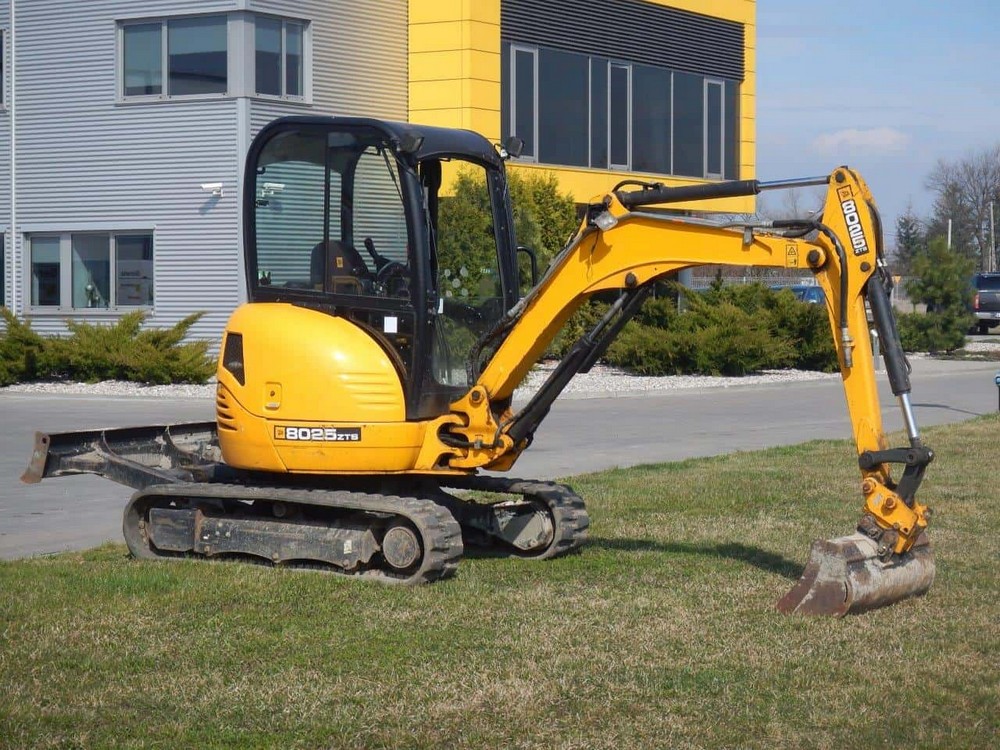 JCB 8025