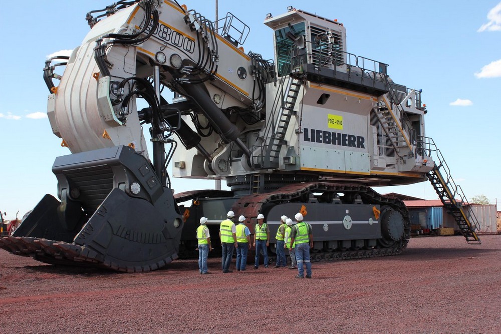 Liebherr R9800