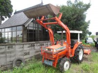 Трактор+фронтальный погрузчик Kubota L1-26 с почвенной фрезой