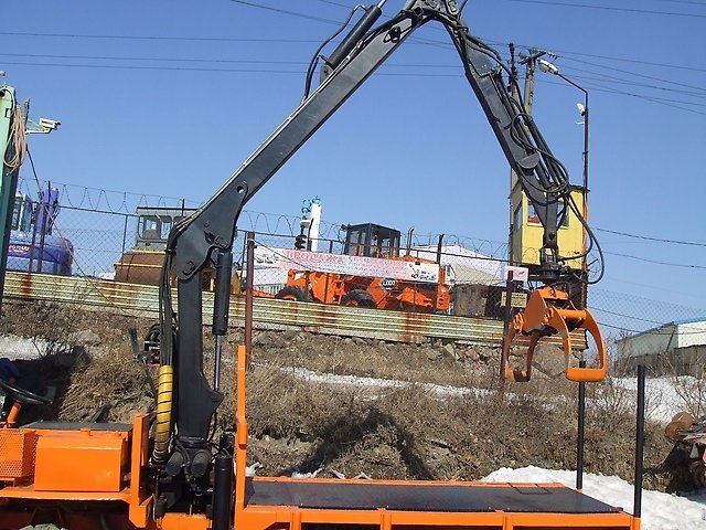 Лесовоз nissan komatsu